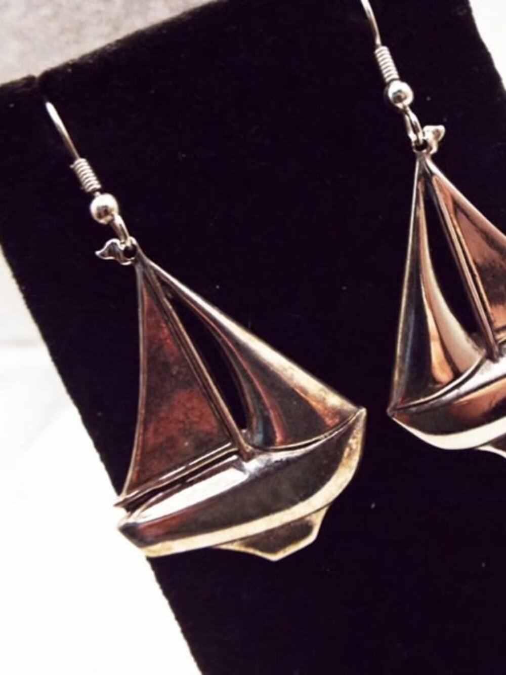SILVERY SAILBOAT W. MAINSAIL AND HEADSAIL PIERCED EARRINGS 21